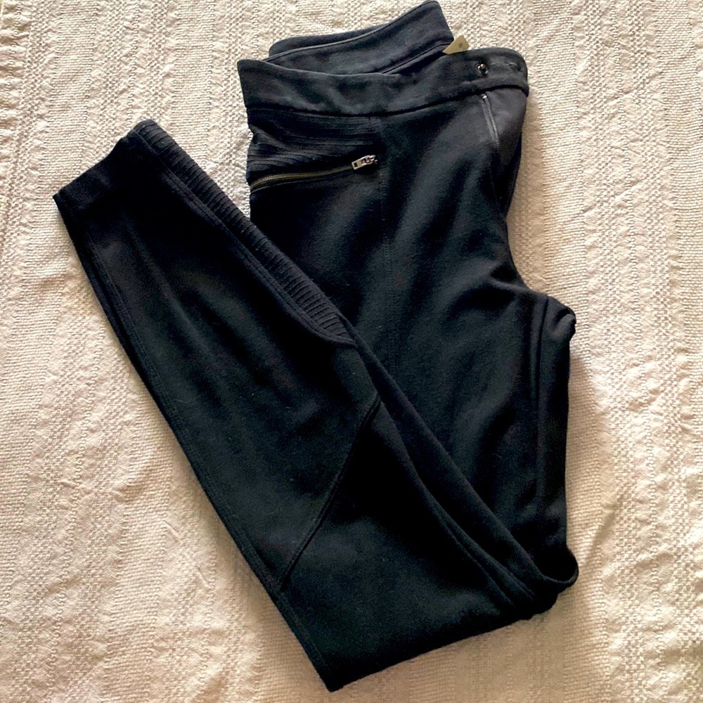 Athleta black skinny pants. Sz 6. Black.